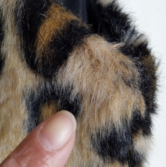 Express Chic Leopard Print Faux Fur Zip Up Vest - Picture 6 of 9
